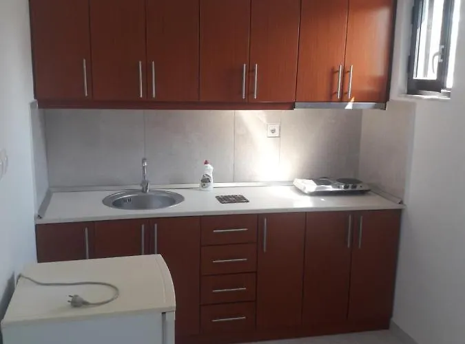 Guest house Petrit 3*