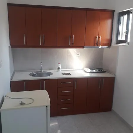 Guest house Petrit 3*