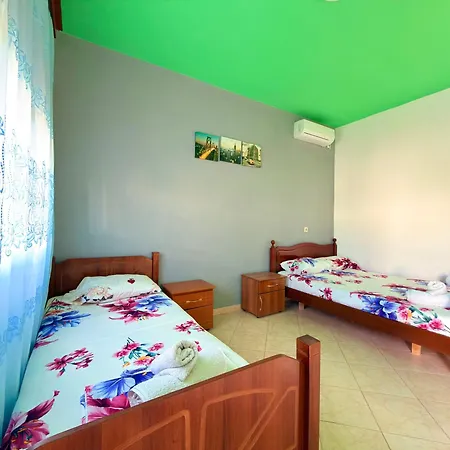 Petrit Guest house 3*